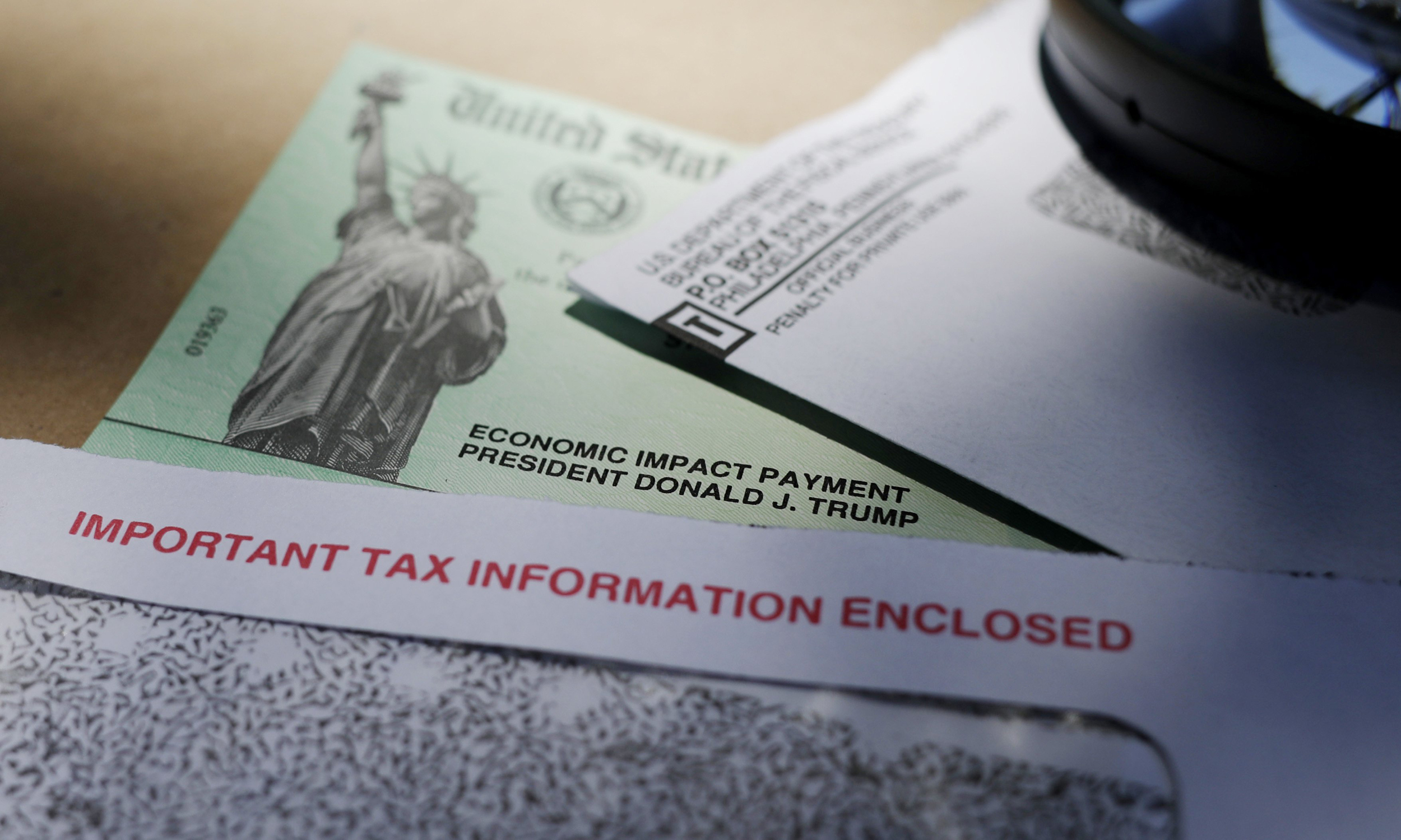 Mantenga el aviso de pago de impacto económico con otros archivos de impuestos